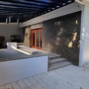  Hostel L'pad Place